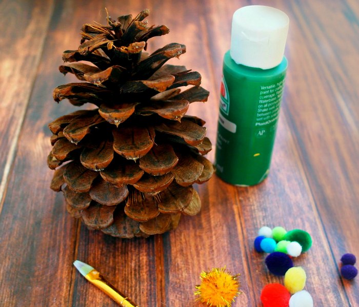 Making the Pinecone Christmas Tree