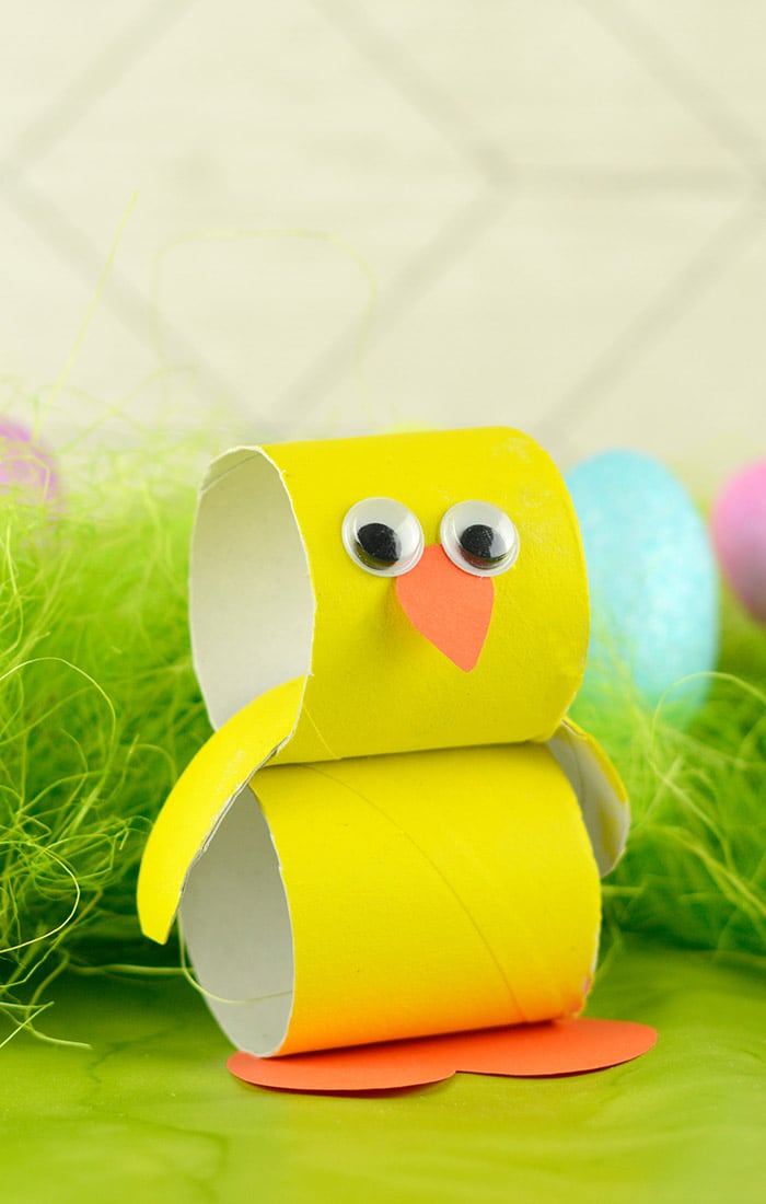 Paper Roll Chick - A super sweet crafty project to do with your kids during Easter holidays. And while you're at it why not make a bunny to go along with it.