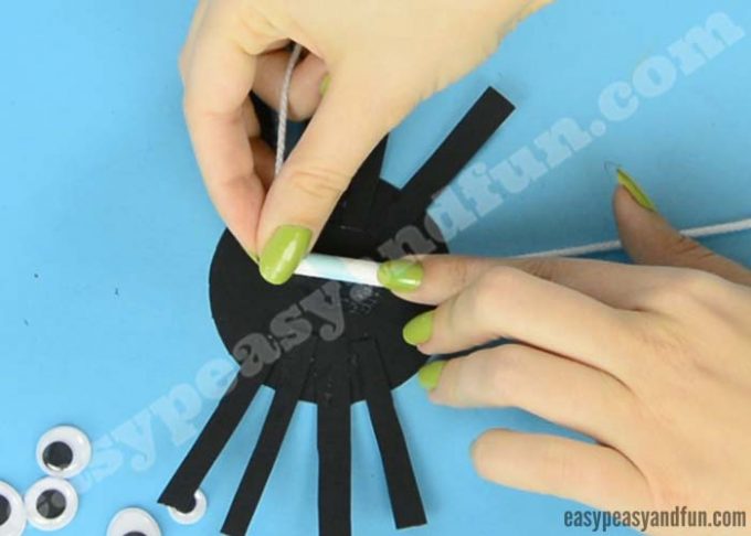 Movable Spider Craft - Easy Peasy and Fun