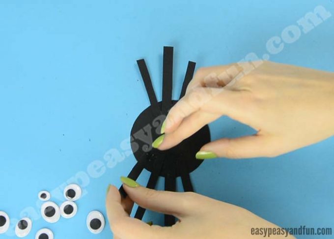 Movable Spider Craft - Easy Peasy and Fun