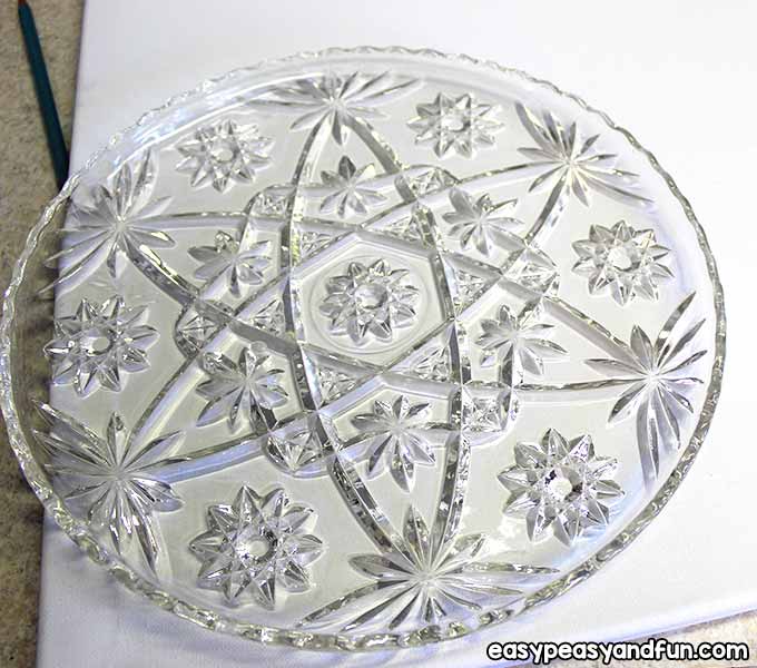 Plate for outlining