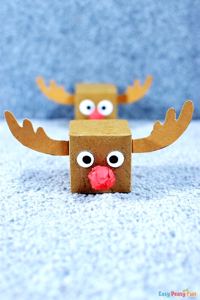Christmas crafts with paper reindeer do it yourself